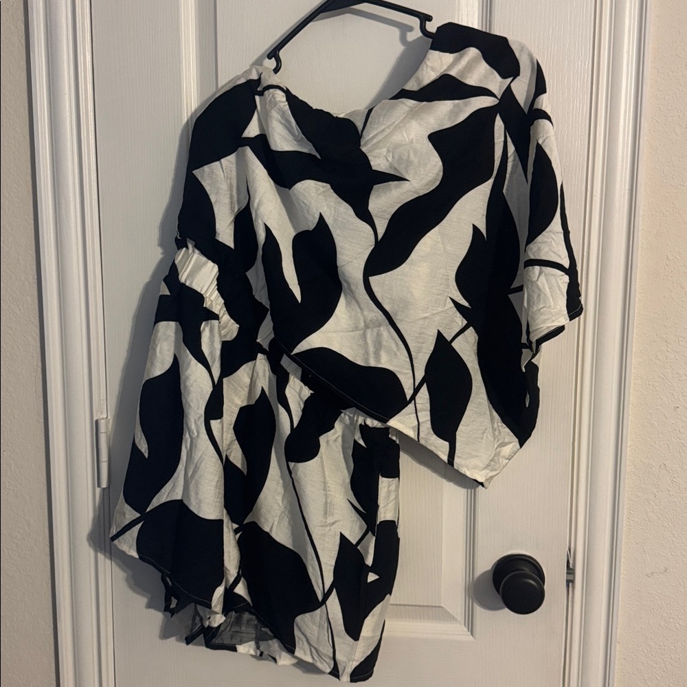 Cupshe Monochrome Leaf Print romper